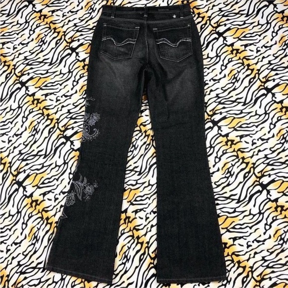 Measurements:
Waist - 30"
Hips - 38"
Rise - 10"
Inseam - 34"
Thigh - 20" - Picture 3 of 4